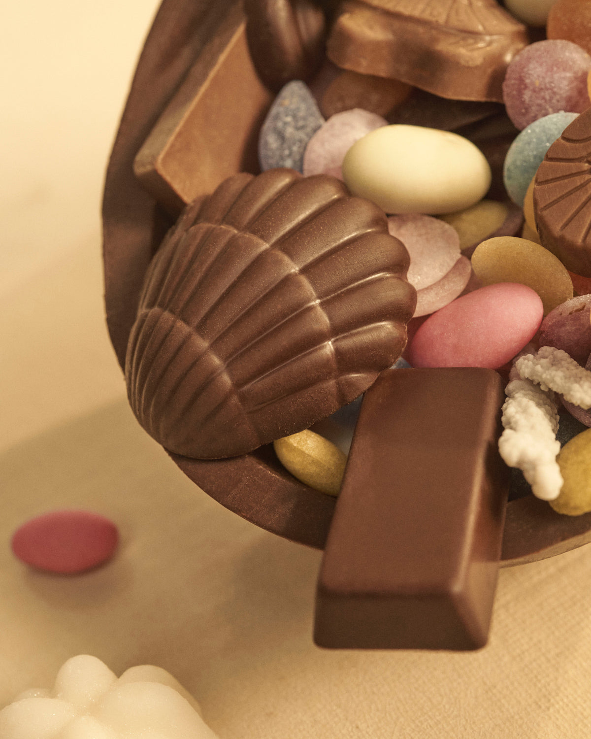 Uova di Cioccolato al Latte Ripiene di Dolci